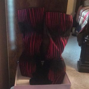 Black and fuchsia heel boots